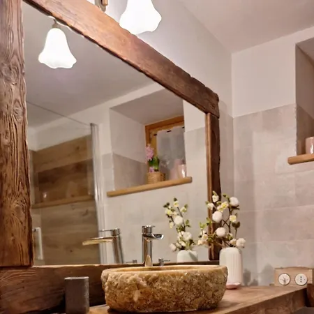 Maison Villarisson Di Charme La Salle A Due Passi Dal Monte Bianco Holiday home Remondey