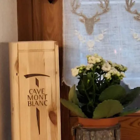 Maison Villarisson Di Charme A Due Passi Dal Monte Bianco La Salle